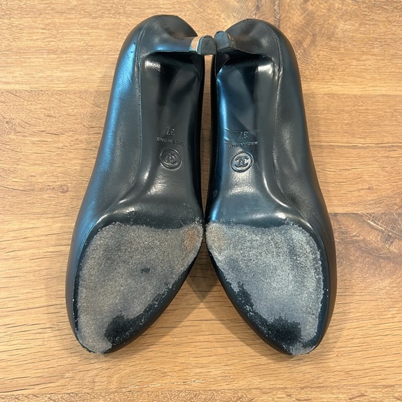 Classic Chanel Black Pumps - 37